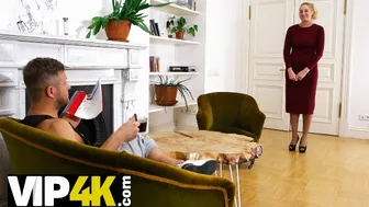 Ο μυς Χανκ ψάχνει την ώριμη υπηρέτρια αλλά βρίσκει μια καυτή ερωμένη