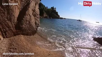 Η Λούνα Κοραζόν είναι χάλια στην παραλία, σχεδόν πιάστηκε