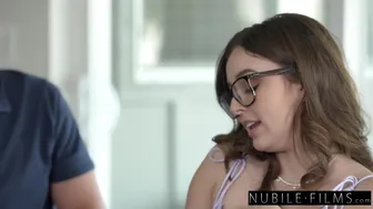 Ευχή γενεθλίων: Leana Lovings μουνί γλείφει για το αγόρι της!