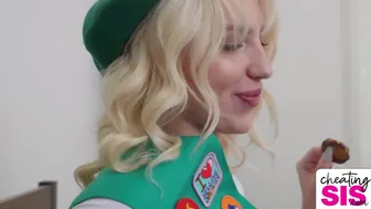 Myra βογγητό και θετός αδελφός Jimmy προσκαλούν το χαριτωμένο kecsár Britt μπλαρ στο πιο νόστιμο τρίο - s2: e4