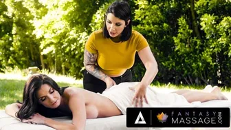 Ζεστή σχέση μεταξύ Ivy Lebelle και Silvia Saige ενώ περιμένει για μασέρ