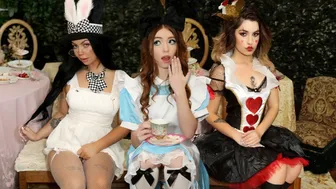 Alice in wonderland xx παρωδία - έφηβοι κορίτσια οδηγούν μεγάλες ψωλές