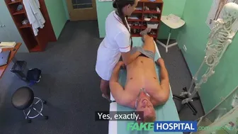 Η σέξι νοσοκόμα καταπίνει σπέρμα στο γραφείο του γιατρού