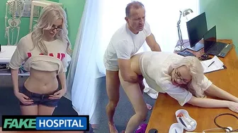 Ψηλή ξανθιά Αγγλίδα έφηβη πηδάει έναν ξένο γιατρό σε ένα ψεύτικο νοσοκομείο