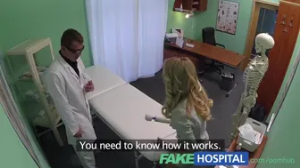 Βικτώρια Η ξανθιά αποπλάνηση του κουταβιού: μουνί για τον γιατρό του χανγκόβερ στο σανό
