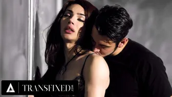 Πρωταγωνιστής ξελογιάζει τρανς δάσκαλος Ariel Demureo μετά το σχολείο