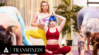 Η Emma Rose trans εκπαιδευτής γιόγκα πιάστηκε ενώ γαμάει Jewelz Bluo σε ένα κανονικό μάθημα γιόγκα!