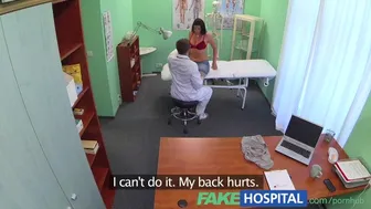 Ζεστό μιλφ με μεγάλα βυζιά γαμιέται στο δοκιμαστικό τραπέζι μετά την αποπλάνηση
