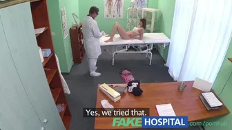 Το αριστούργημα του γιατρού: να βγάζεις ερωτικά παιχνίδια από σφιχτό μουνί