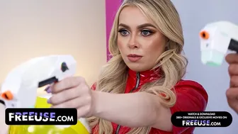 Το ρετρό sci-fi fembot της Χέιλι Σπέιντς με ξελογιάζει με σφιχτό μουνί και ανατροφή fetis!