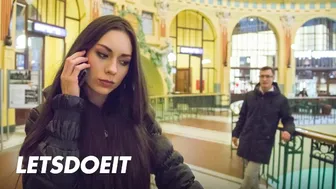Arwen Gold έχει ένα σφιχτό μυαλό λαχτάρα μια ξένη περιπέτεια κόκορα