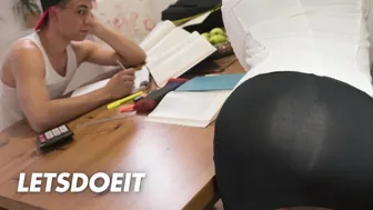 Πονηρή κουνιάδα - απογοητευμένη μητριά γαμώντας τον θετό της γιο