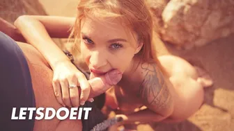Angel Piaff ξανθιά ξελογιάστρα με λιπαρό πουλί πιπιλίζουν στην παραλία