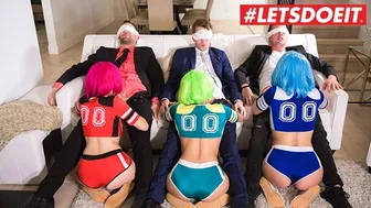 Kinky κορίτσια κολέγιο μοιράζονται το πουλί του φίλου τους σε μια καυτή περιπέτεια όργιο