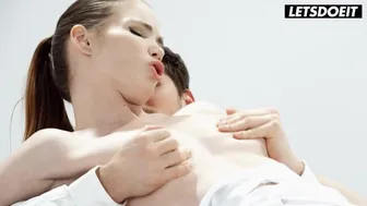 Η πρώτη πρωκτική περιπέτεια της Lovenia Lux με το αγόρι της - καυτή ανακάλυψη