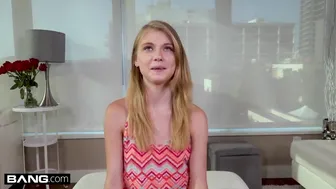 Hannah Hays μια μικρή ξανθιά έφηβη απατά τη φίλη της δημοσίως