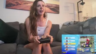 Ριγέ mario kart μονομαχία με καταπράσινο παιχνίδι στο μουνί μου - πλημμύρα μπανάνα σε σέξι παιχνίδι