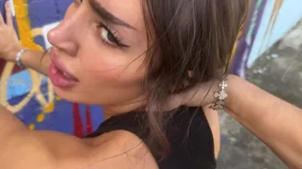 Η Σίσι Ρόουζ είναι τόσο πόρνη που της αρέσει να την γαμάνε δημόσια