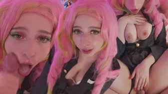Mitsuri στο Kanroji cosplay απολαμβάνει τις τρύπες στο πουλί και παίρνει ένα τεράστιο πυροβολισμό στο πρόσωπο