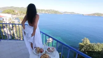 Κοινό Ακραίο! Κάτω στη βεράντα του εστιατορίου
