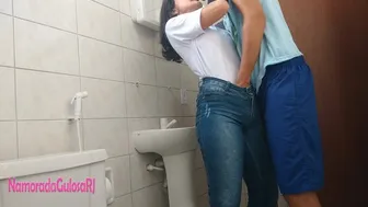 Εταιρεία σε wc σεξ, εννέα μήνες αργότερα μυστικό