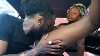 Ο δρόμος τελείωσε με ένα καυτό μουνί να γλείφει