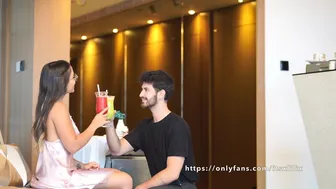 Πήδηξα τον Γάλλο σερβιτόρο στην υπηρεσία δωματίου