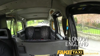 FakeTaxi μουνί που πρόκειται να γίνει πορνοστάρ δείχνει τι μπορεί να κάνει