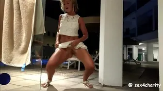 Δημόσιος σέξι χορός στο ξενοδοχείο