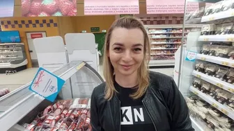 Τον γνώρισα να ψωνίζει, να είναι χάλια σε δημόσιο wc, και να καταπίνει το γιγαντιαίο υγρό