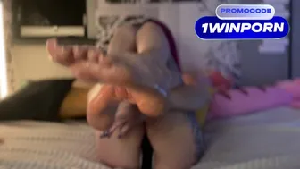 Κόκκινος Ρώσος ερασιτέχνης labia και άγριος αυνανισμός