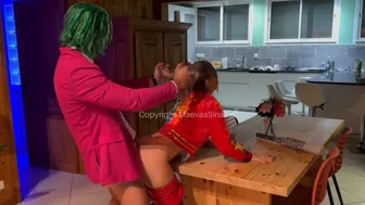 Αποκριές κόμμα - μουνί Harley Quinn γαμήθηκε από τον μπαλαντέρ και γεμάτη