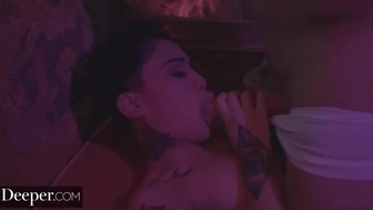 Deeper - Η Honey Gold γαμάει έναν άγνωστο άντρα