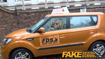 Fake Σχολή οδήγησης - κόκκινο debelle milf παίρνει πατήσαμε