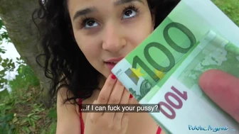 Δημόσιος πράκτορας - Mia Navarro fucks for money