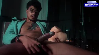 Handjob, σεξ παιχνίδι και creampie στη νέα μου βεράντα με πανόραμα της πόλης
