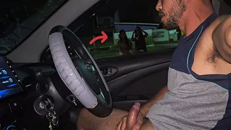 Πληροφορίες για δύο καυτά κορίτσια που γαμήθηκαν στην πλατεία