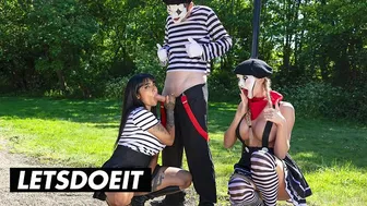 Η Sexy Street Mimes παρουσιάζει: Καυτό Τρία με μεγάλα βυζιά και τεράστιες ουρές στο LetsDoelt Channel