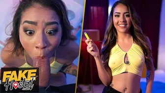 Hot Teen Ρούφα σε Fake Hostel - Πρόβλημα με Vape Pen και Punca