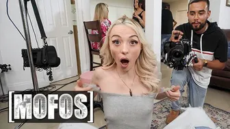Συναρπαστικό σεξουαλικό βίντεο από το Mofos Studio - Blonde Bomber Hard Get