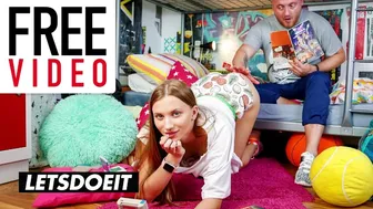 Sexy European Stepsisters Στέλλα Flex και Nata Ocean Hot Adventure with Aliens at Horny Hostel Full Σκηνή