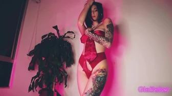 Gia Baker η καυτή λατίνα γκόμενα