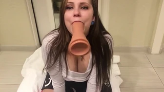 prettykittymiaos ρουφάει ένα δονητή