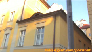 FakeAgent - raven το σέξι milf ουρλιάζοντας σπέρμα