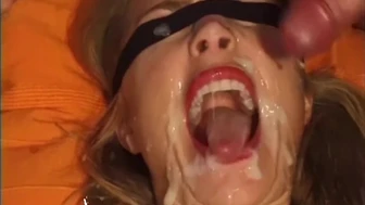 Με πλούσιο στήθος MILF παίρνει μερικές δόσεις - German Goo Girls