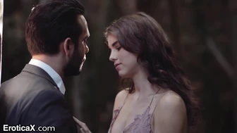EroticaX - Η Έλλη παίρνει μαθήματα σεξ από τη δασκάλα της