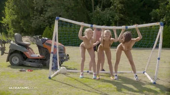 ULTRAFILMS Η Anabelle, η Gina Gerson και η Katy Rose στο γήπεδο ποδοσφαίρου