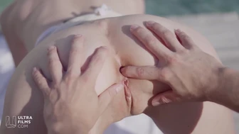 ULTRAFILMS - Ο πισινός της Mia Reese γαμήθηκε