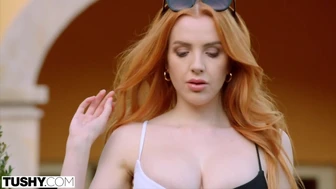TUSHY - Η Σκάρλετ Τζόουνς ζητάει ξυλοδαρμό