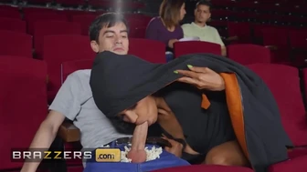 Brazzers - μυστικό γαμήσι στον κινηματογράφο
